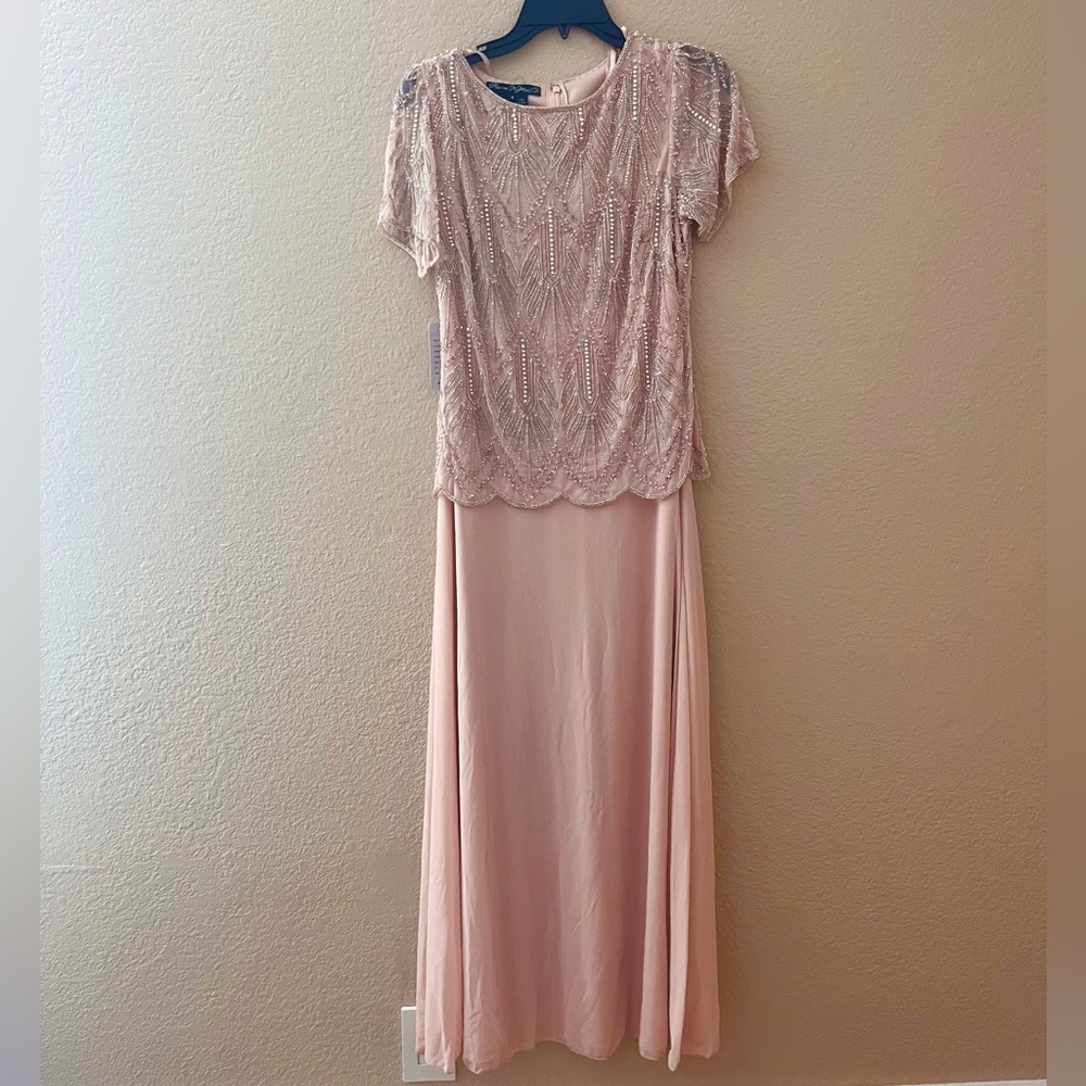 Pisarro Nights Beaded Bodice Chiffon Gown Size 8 Blush NWT Short Sleeve Formal